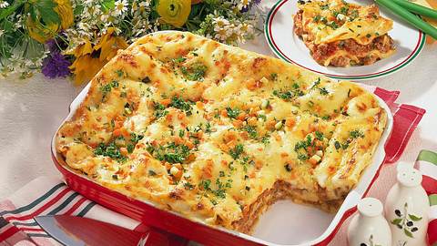 Hackfleisch-Lasagne mit Käsekruste Rezept - Foto: House of Food / Bauer Food Experts KG