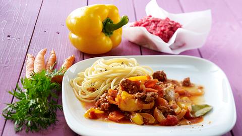 Hackfleisch mit Tomaten und Paprika Rezept - Foto: House of Food / Bauer Food Experts KG