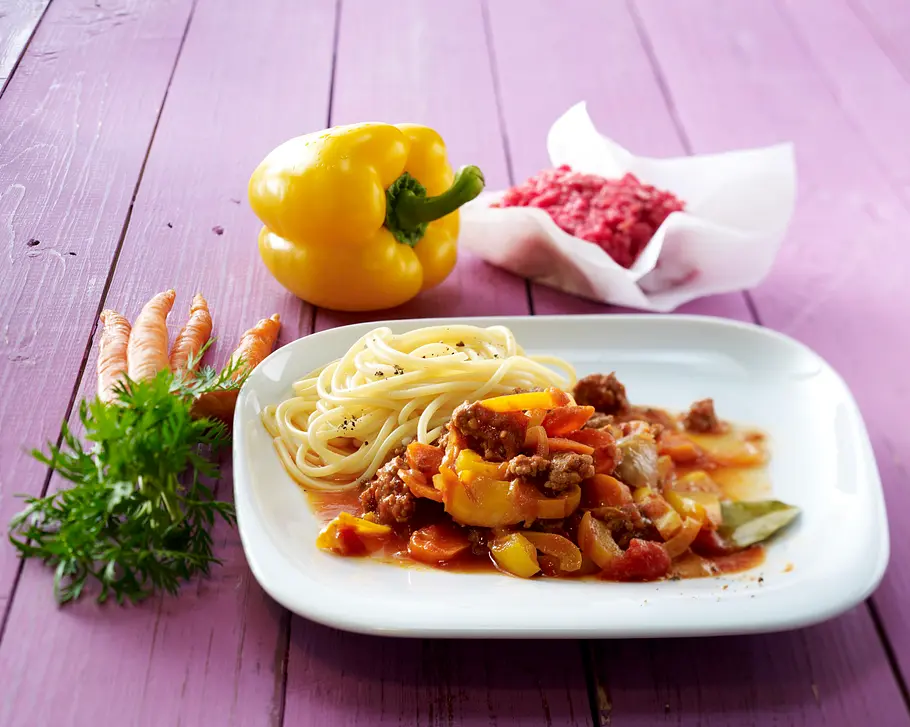 Hackfleisch mit Tomaten und Paprika Rezept Hackfleisch mit Tomaten und Paprika Rezept