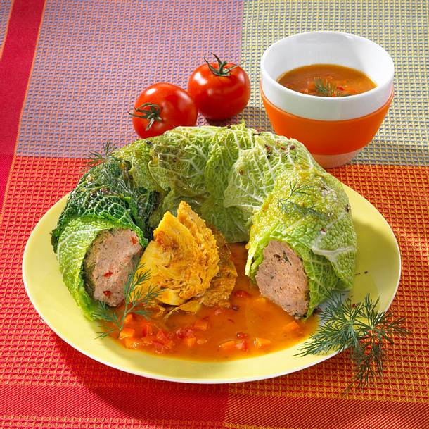 Hackfleischring im Wirsingmantel Rezept