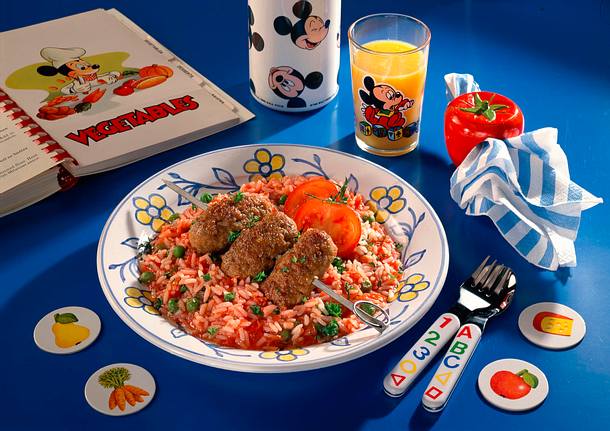 Hackröllchen auf buntem Tomatenreis Rezept