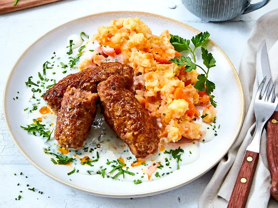 Hackröllchen mit Kartoffel-Möhren-Püree Rezept Hackröllchen mit Kartoffel-Möhren-Püree Rezept