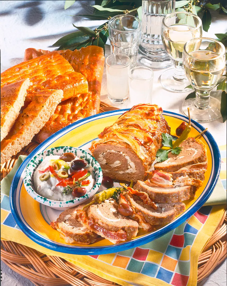 Hackrolle mit Schafskäse Rezept