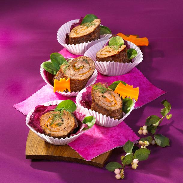 Hackrouladen mit Salat Rezept Hackrouladen mit Salat Rezept