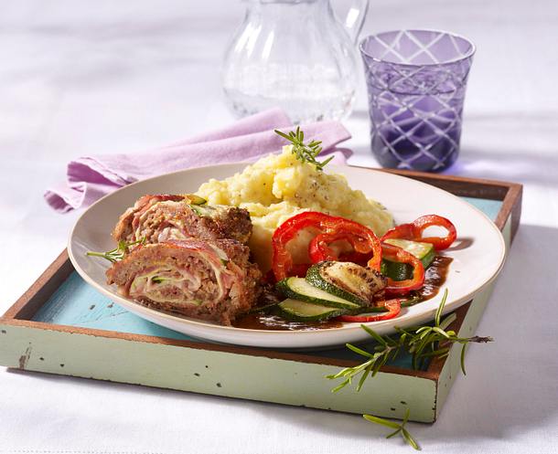 Hackrouladen mit Zucchinigemüse Rezept Hackrouladen mit Zucchinigemüse Rezept
