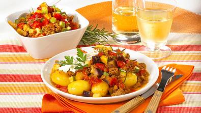Hacksoße mit Kartoffeln Rezept - Foto: LECKER @ Bauer Media Group