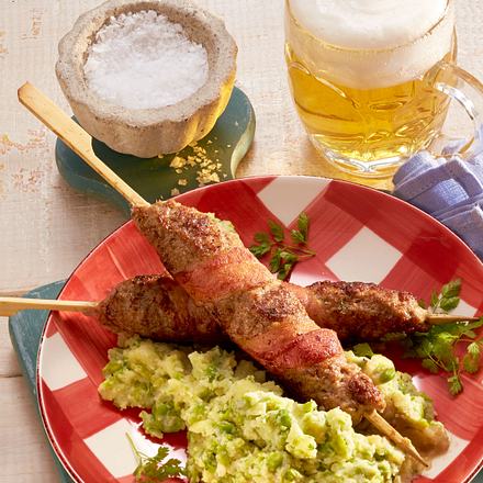 Hackspieße mit Erbsenstampf Rezept Hackspieße mit Erbsenstampf Rezept