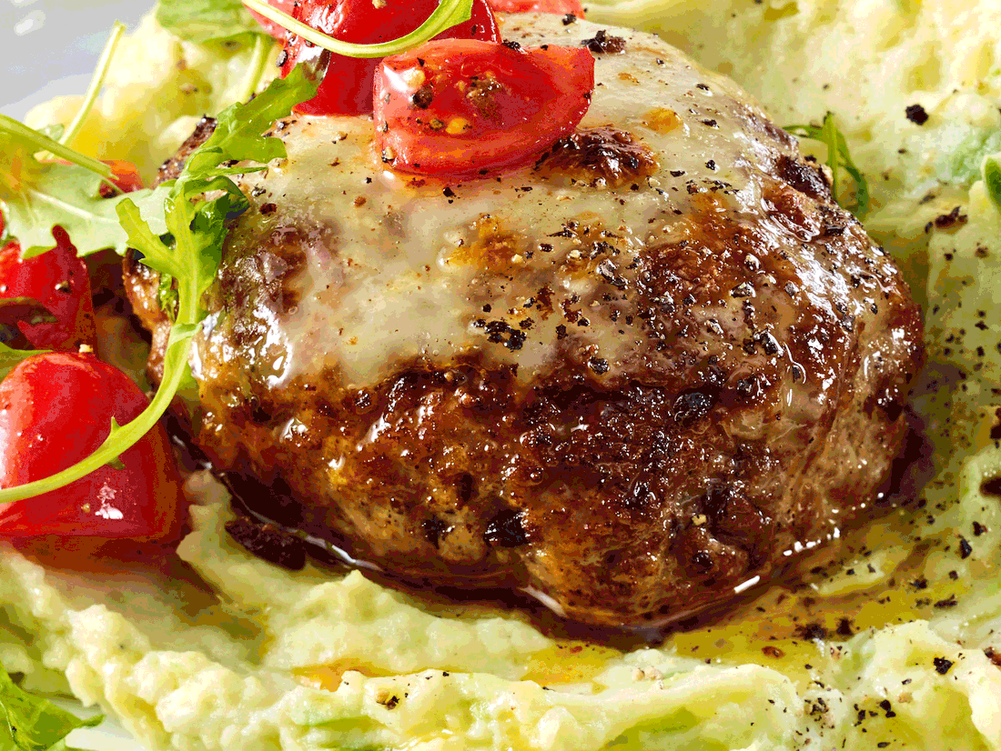 Hacksteaks auf Avocado-Kartoffel-Püree Rezept | LECKER