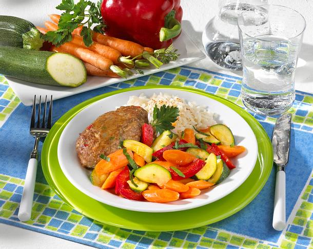 Hacksteak mit Reis & buntem Gemüse Rezept