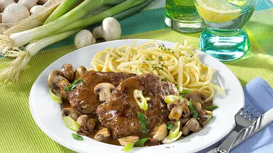 Hacksteaks Jägerart Rezept - Foto: LECKER @ Bauer Media Group
