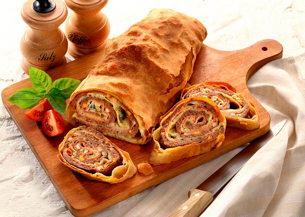 Hackstrudel mit Kräutern Rezept