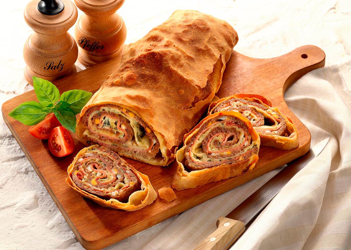 Hackstrudel mit Kräutern Rezept