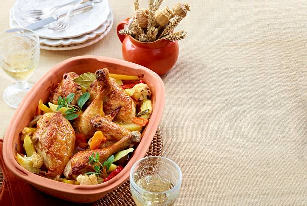 Hähnchen auf Herbstgemüse aus dem Römertopf Rezept Hähnchen auf Herbstgemüse aus dem Römertopf Rezept