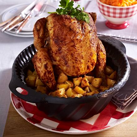 Hähnchen aus der Gugelhupfform mit Möhren-Apfel-Rohkost Rezept Hähnchen aus der Gugelhupfform mit Möhren-Apfel-Rohkost Rezept