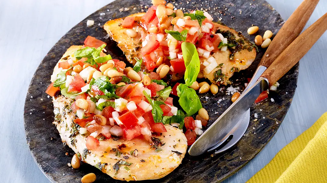 Hähnchen-Bruschetta „Buon Appetito“ Rezept - Foto: LECKER @ Bauer Media Group Hähnchen-Bruschetta „Buon Appetito“ Rezept - Foto: LECKER @ Bauer Media Group