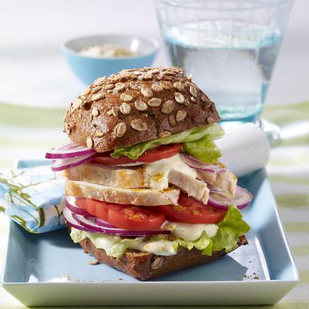 Hähnchen-Burger mit Senf-Curry-Dressing Rezept Hähnchen-Burger mit Senf-Curry-Dressing Rezept