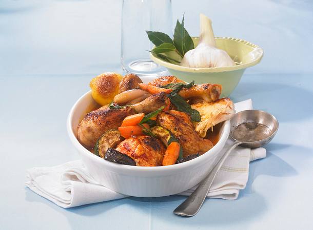 Hähnchen-Gemüseschmortopf aus dem Backofen Rezept Hähnchen-Gemüseschmortopf aus dem Backofen Rezept