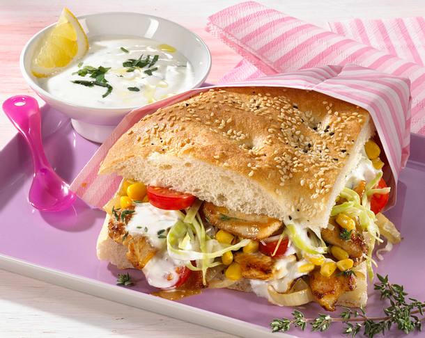 Hähnchen-Gyros im Fladenbrot Rezept Hähnchen-Gyros im Fladenbrot Rezept