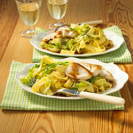 Hähnchen in Balsamicosoße zu Wirsingnudeln Rezept Hähnchen in Balsamicosoße zu Wirsingnudeln Rezept