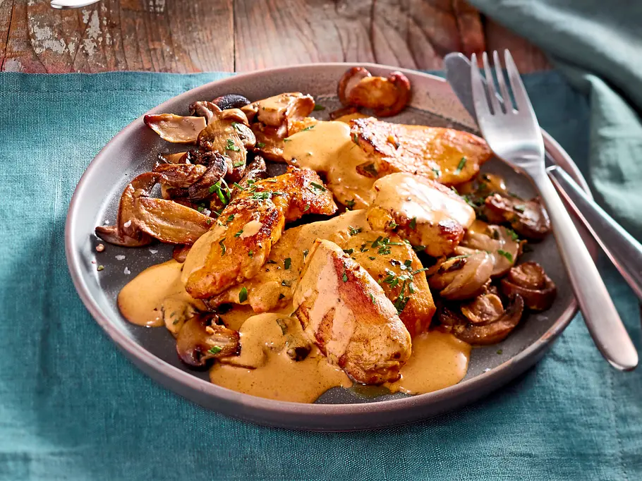 Hähnchen in Pilz-Schmandsoße Rezept Hähnchen in Pilz-Schmandsoße Rezept