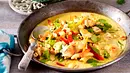 Hähnchen-Kokos-Curry mit Blumenkohlreis Rezept - Foto: LECKER @ Bauer Media Group