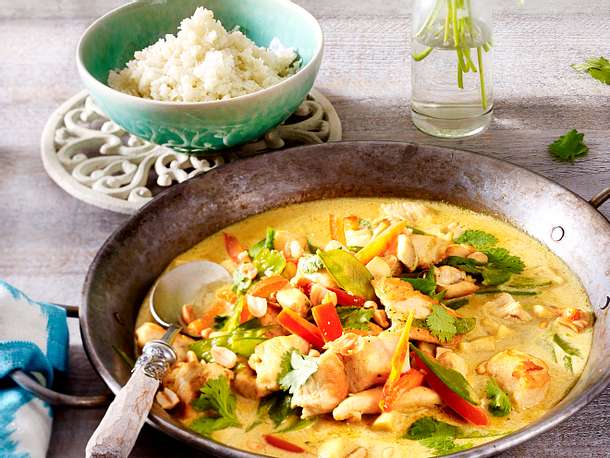 Hähnchen-Kokos-Curry mit Blumenkohlreis Rezept