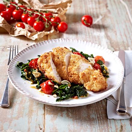 Hähnchen mit Cashewkruste auf Spinatbett Rezept Hähnchen mit Cashewkruste auf Spinatbett Rezept
