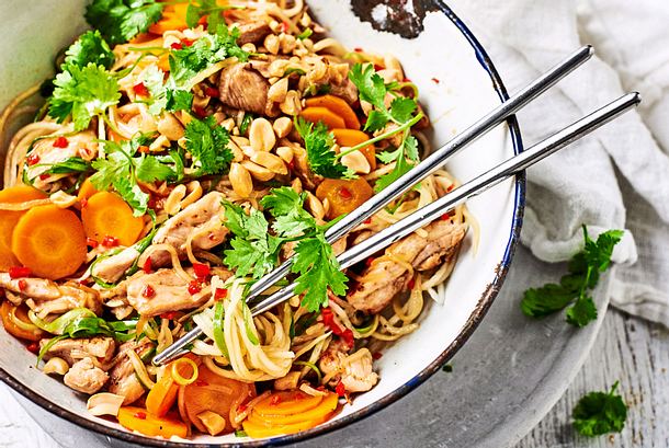 Hähnchen-Nudel-Pfanne mit Asia-Boost Rezept Hähnchen-Nudel-Pfanne mit Asia-Boost Rezept