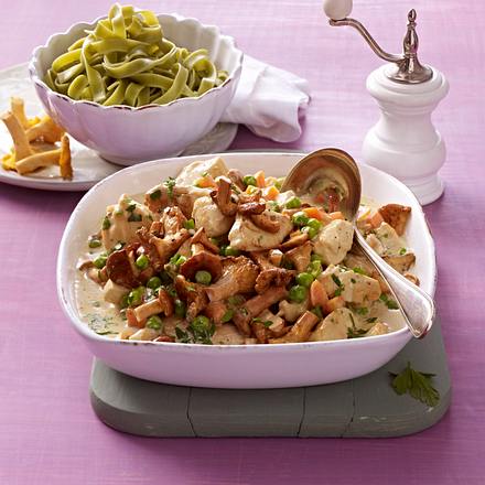 Hähnchen-Ragout mit Pfifferlingen Rezept Hähnchen-Ragout mit Pfifferlingen Rezept