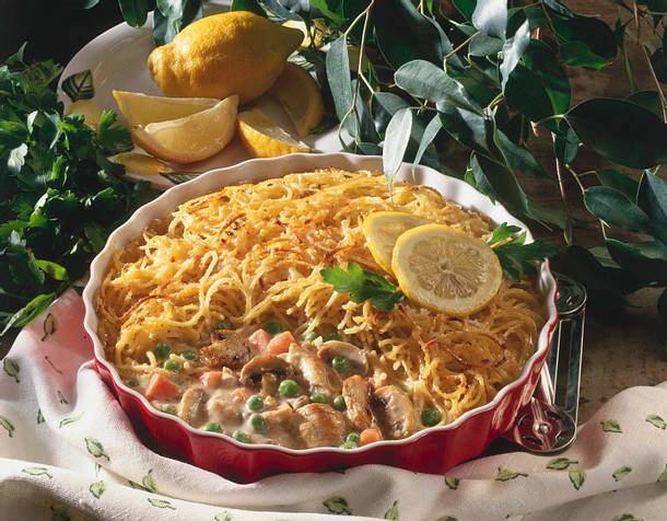 Hähnchen-Ragout mit Spaghetti-Kruste Rezept Hähnchen-Ragout mit Spaghetti-Kruste Rezept