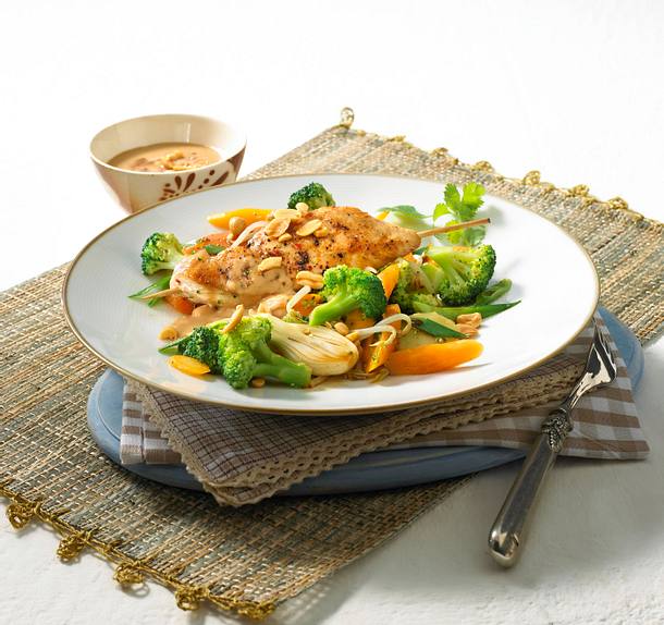 Hähnchen-Saté mit Erdnuss-Soße Rezept Hähnchen-Saté mit Erdnuss-Soße Rezept