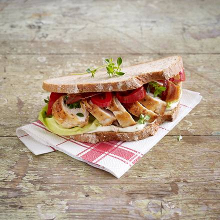 Hähnchen-Speck-Sandwich mit gerösteter Paprika Rezept Hähnchen-Speck-Sandwich mit gerösteter Paprika Rezept