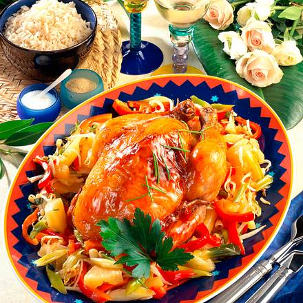 Hähnchen süß-sauer auf Gemüsebett Rezept Hähnchen süß-sauer auf Gemüsebett Rezept