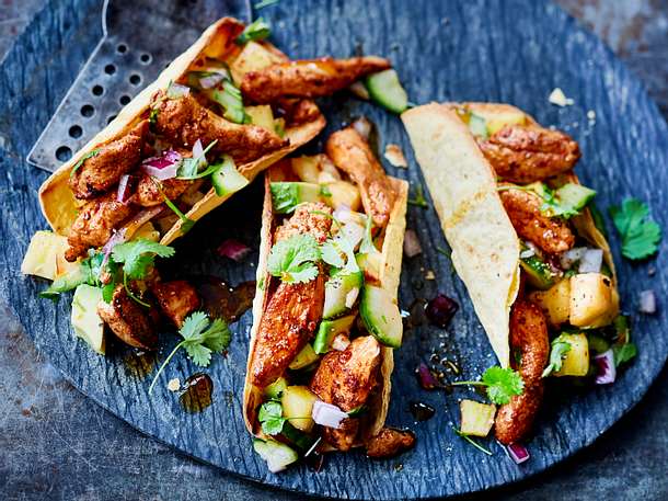 Hähnchen-Tacos mit Gurkensalsa Rezept Hähnchen-Tacos mit Gurkensalsa Rezept