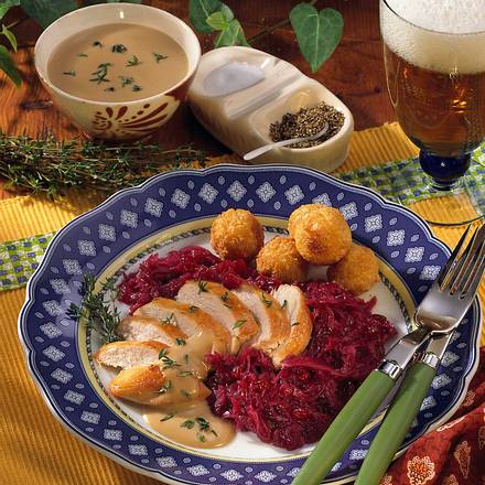Hähnchenbrust mit Rotkohl und Kartoffelbällchen Rezept Hähnchenbrust mit Rotkohl und Kartoffelbällchen Rezept