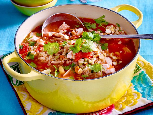 Hähncheneintopf mit Cashewkernen und Koriander Rezept Hähncheneintopf mit Cashewkernen und Koriander Rezept