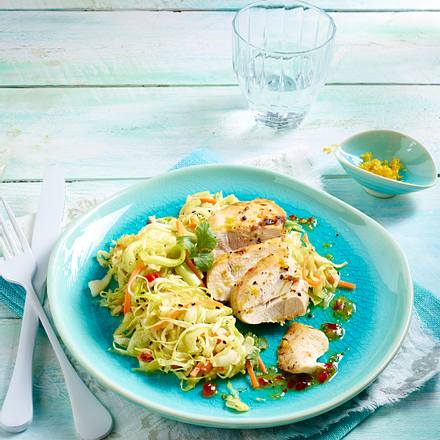 Hähnchenfilet auf asiatischem Krautsalat Rezept