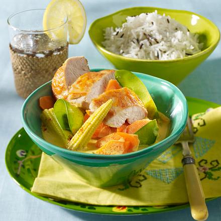 Hähnchenfilet auf cremigem Curry-Gemüse Rezept Hähnchenfilet auf cremigem Curry-Gemüse Rezept