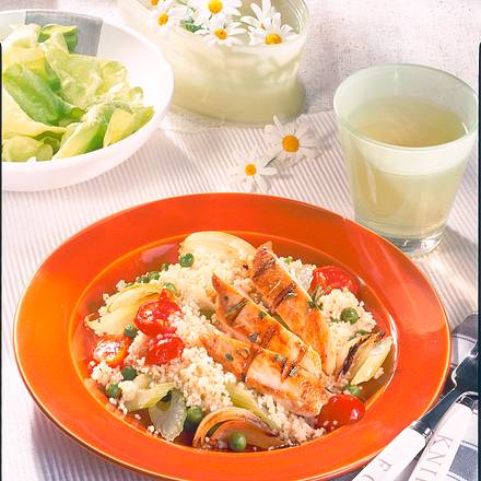 Hähnchenfilet auf Gemüse-Couscous Rezept Hähnchenfilet auf Gemüse-Couscous Rezept