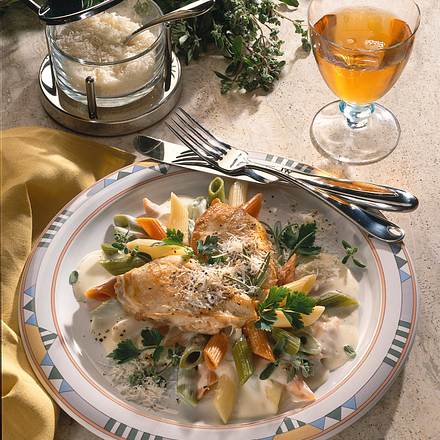 Hähnchenfilet auf Rahm-Nudeln Rezept Hähnchenfilet auf Rahm-Nudeln Rezept