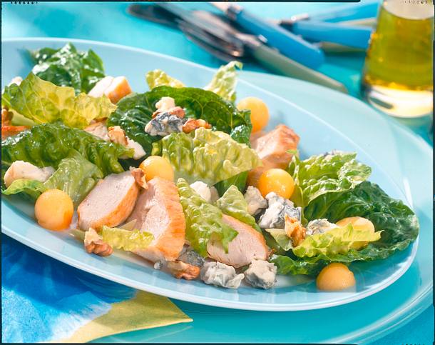 Hähnchenfilet auf Römersalat mit Blauschimmelvinaigrette Rezept Hähnchenfilet auf Römersalat mit Blauschimmelvinaigrette Rezept