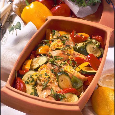 Hähnchenfilet auf Schmorgemüse Rezept Hähnchenfilet auf Schmorgemüse Rezept