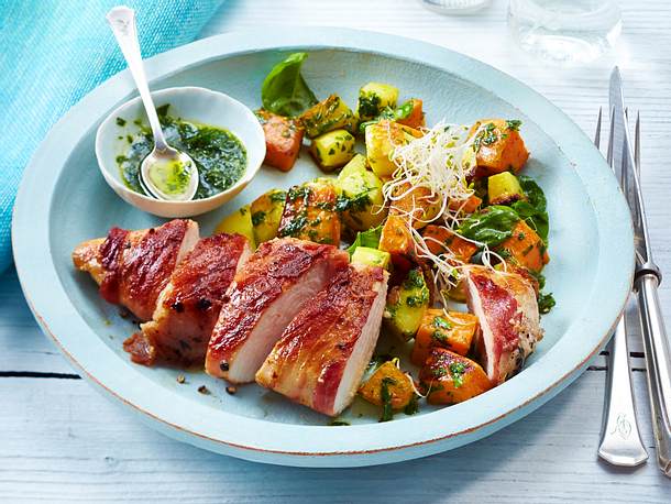 Hähnchenfilet im Speckmantel mit gemischtem Kartoffelsalat Rezept