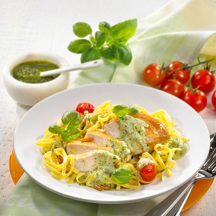 Hähnchenfilet in Pestosahne Rezept Hähnchenfilet in Pestosahne Rezept