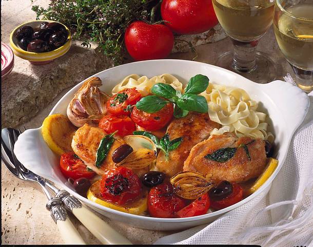 Hähnchenfilet mit geschmorten Tomaten Rezept Hähnchenfilet mit geschmorten Tomaten Rezept