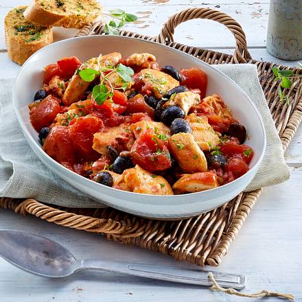 Hähnchenfilet mit geschmorten Tomaten und Oliven Rezept Hähnchenfilet mit geschmorten Tomaten und Oliven Rezept