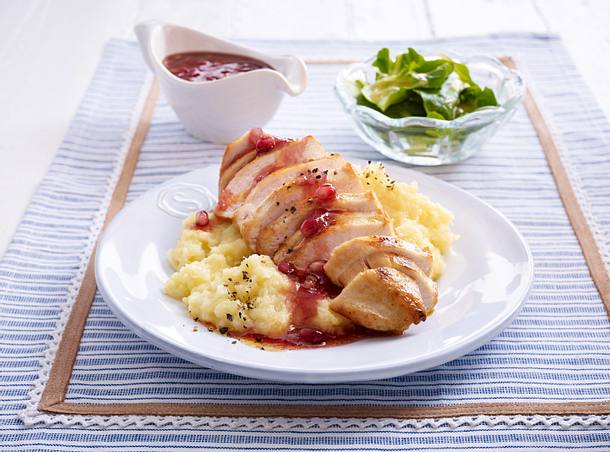 Hähnchenfilet mit Granatapfelsoße und Pastinaken-Püree Rezept Hähnchenfilet mit Granatapfelsoße und Pastinaken-Püree Rezept