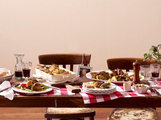 Hähnchenfilet mit grünem Spargel und Involtini-Spieße Rezept | LECKER