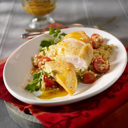 Hähnchenfilet mit Orangensoße und Bulgur-Tomatensalat Rezept Hähnchenfilet mit Orangensoße und Bulgur-Tomatensalat Rezept