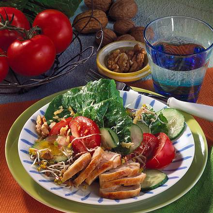 Hähnchenfilet mit Salat Rezept Hähnchenfilet mit Salat Rezept